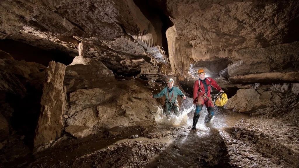 Spéléologie en Ardèche