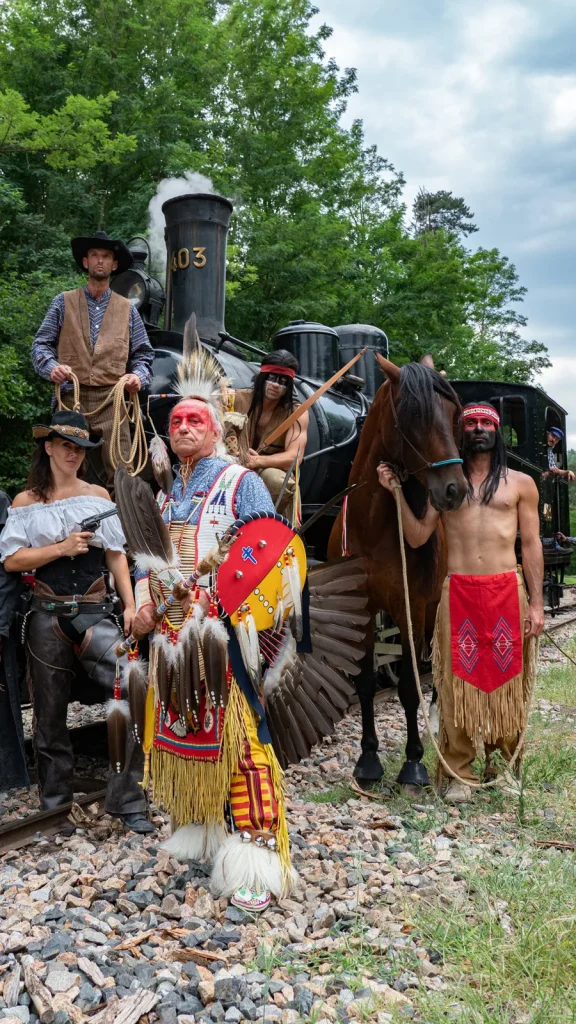 Equipe de comédiens du "Train western" du Train de l