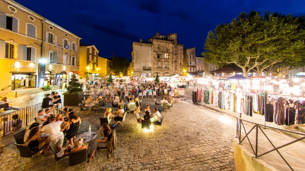 Marché nocturne à Aubenas
