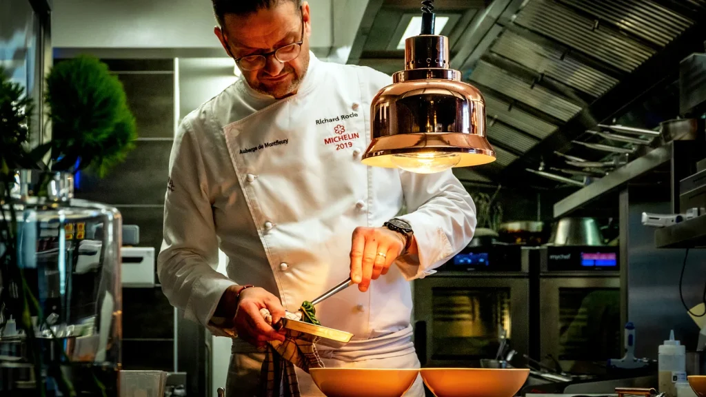 Richard Rocles, chef étoilé Michelin de l'"Auberge de Montfleury" en cuisine (un Restaurant labelisé "Toqués d'Ardèche" et "Goûtez l'Ardèche")