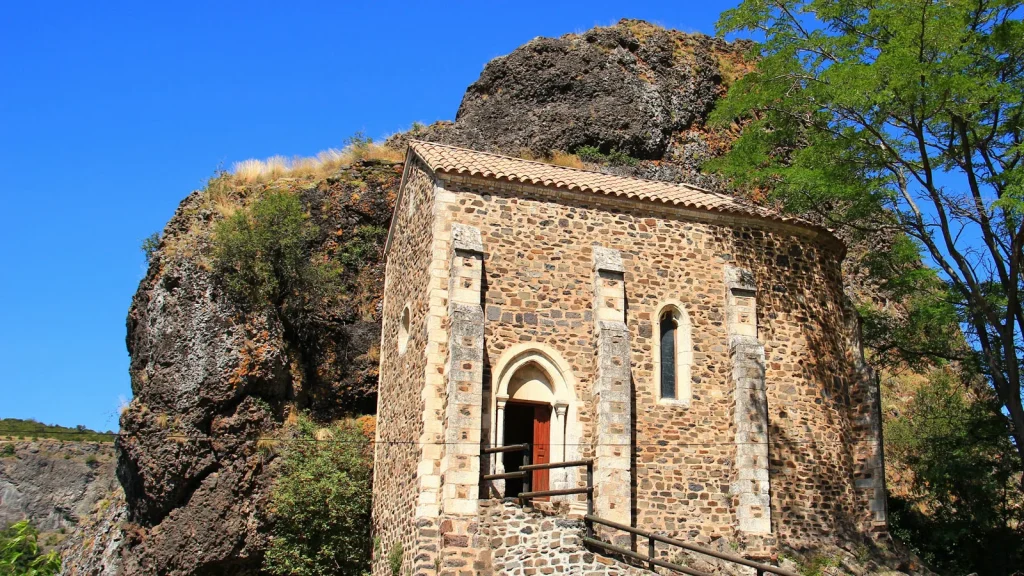La "Roche chérie" sur le plateau du Coiron
