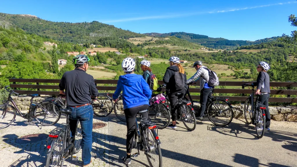 Groupe à vélo dans le nord de l