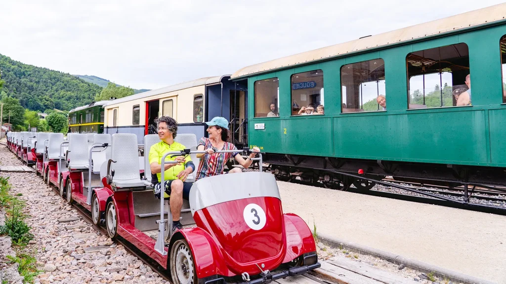 Couple sur le Velorail
