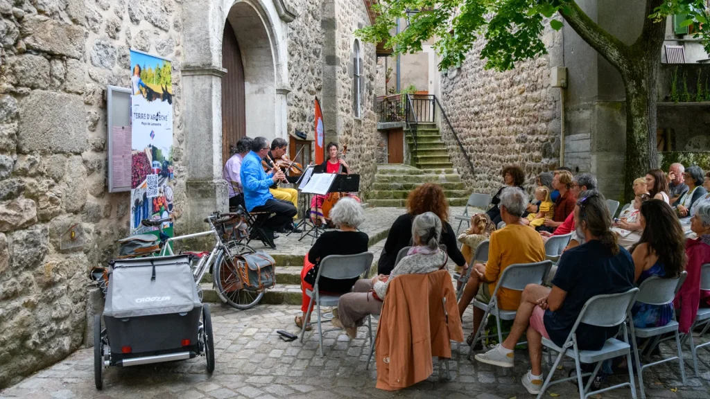 "Concert en roues libres" au village de caractère de Désaignes