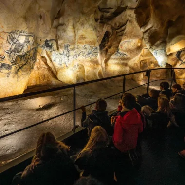 Enfants à la Grotte Chauvet 2 Pont d'Arc