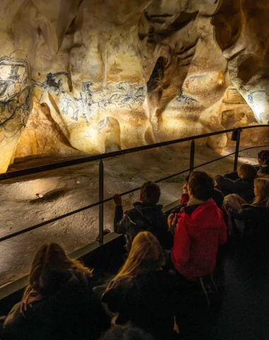 Enfants à la Grotte Chauvet 2 Pont d'Arc