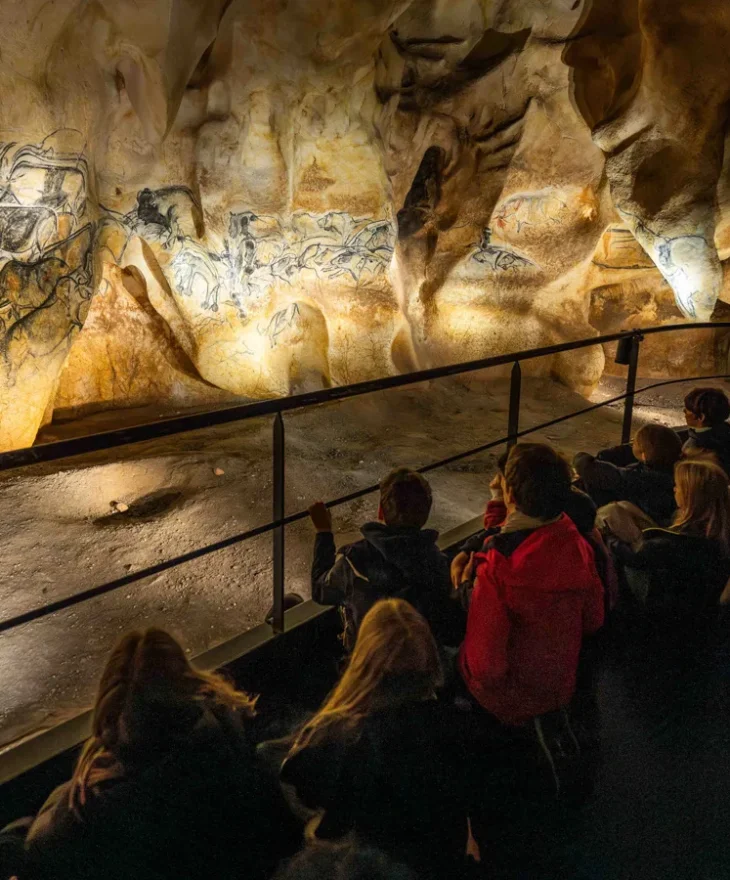 Enfants à la Grotte Chauvet 2 Pont d'Arc