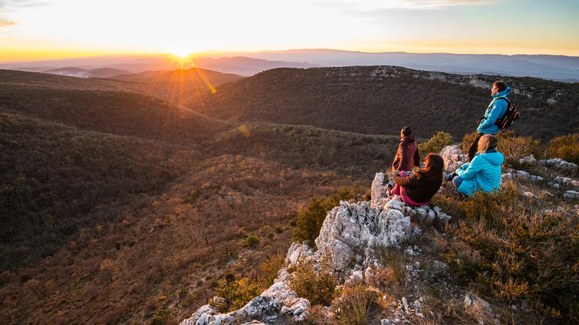 Groupe d'amis au sommet de la Dent du Rez, en hiver