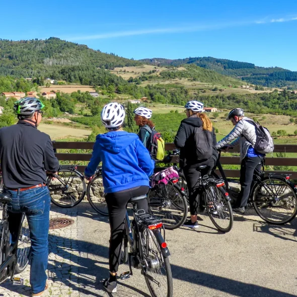 Groupe à vélo dans le nord de l'Ardèche