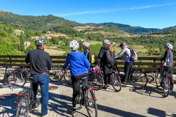 Groupe à vélo dans le nord de l'Ardèche