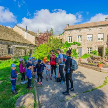 Groupe d'enfants au Domaine de la Fage, à Montselgues