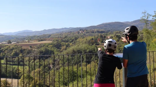 Couple à vélo sur la boucle VAE des 