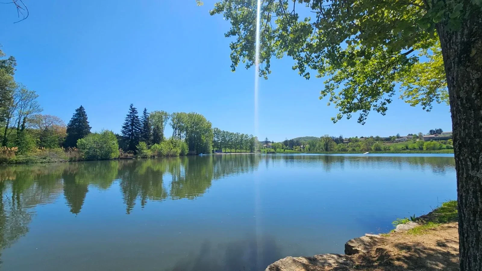 Lac aux Ramiers à Vernoux en Vivarais au printemps/été