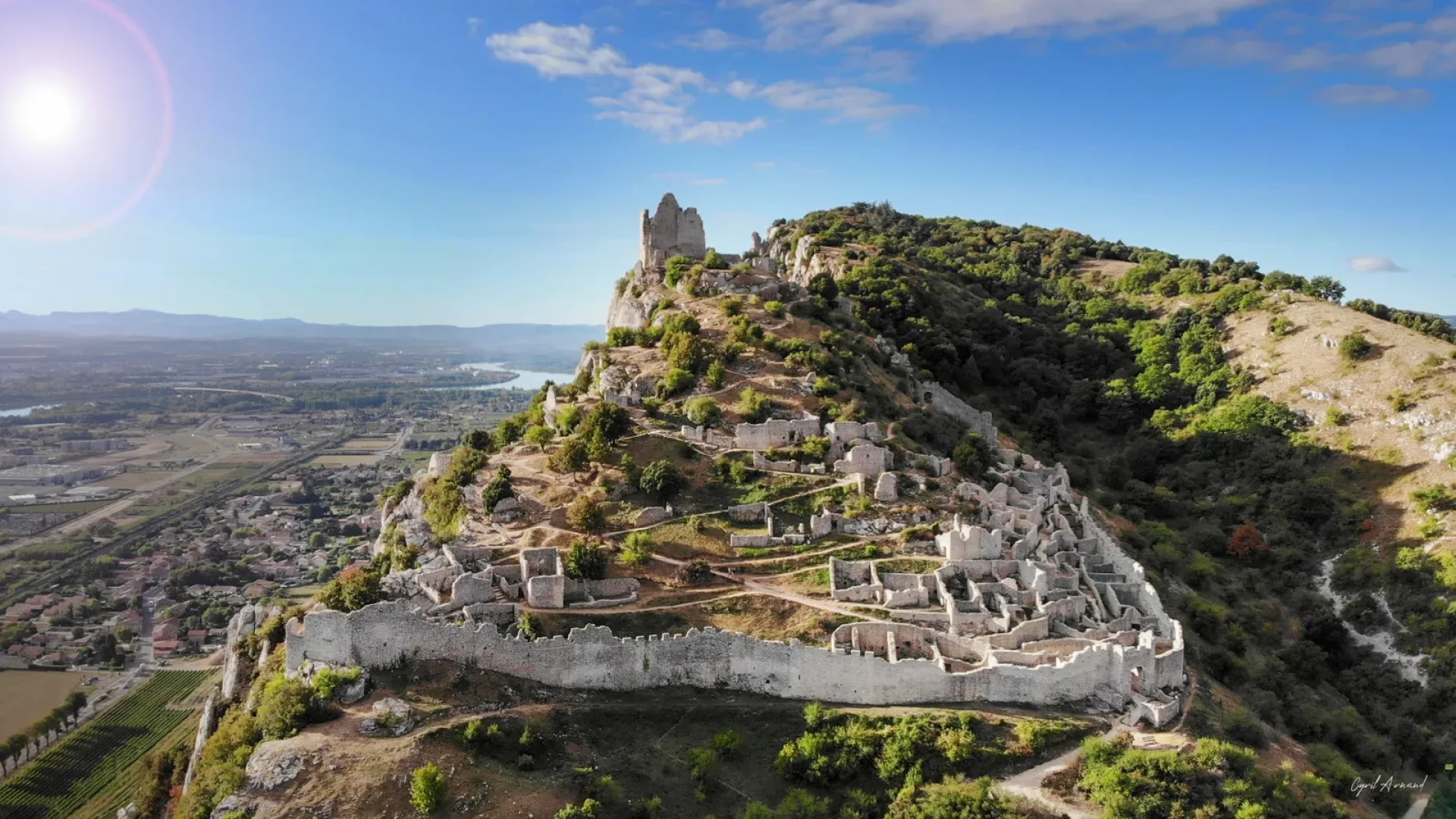 Vue aérienne du château de Crussol
