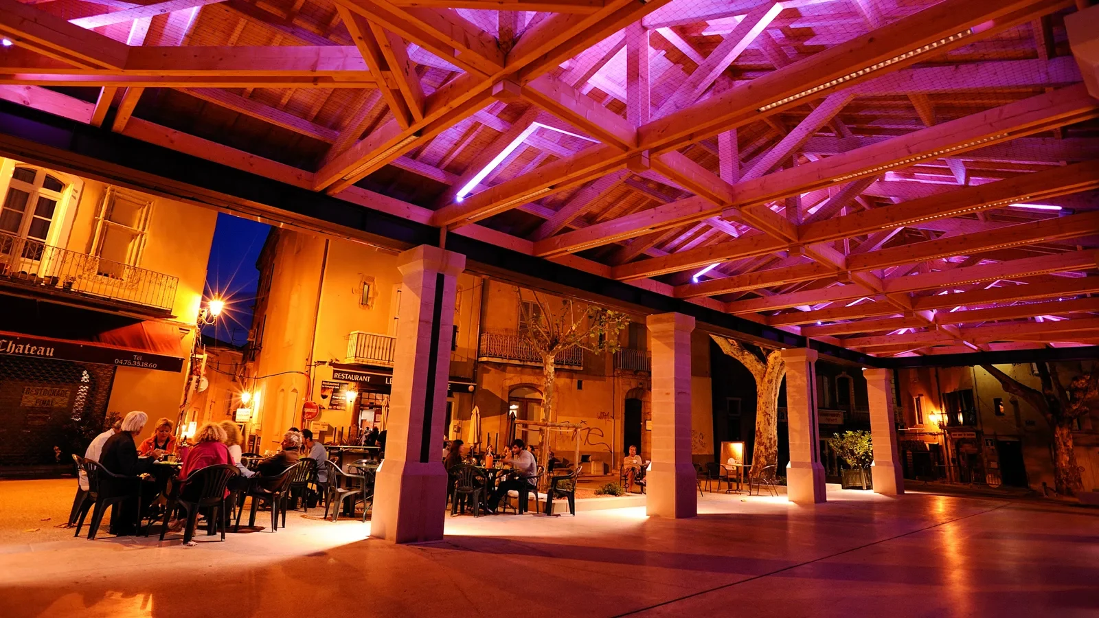 Halles de Aubenas de nuit