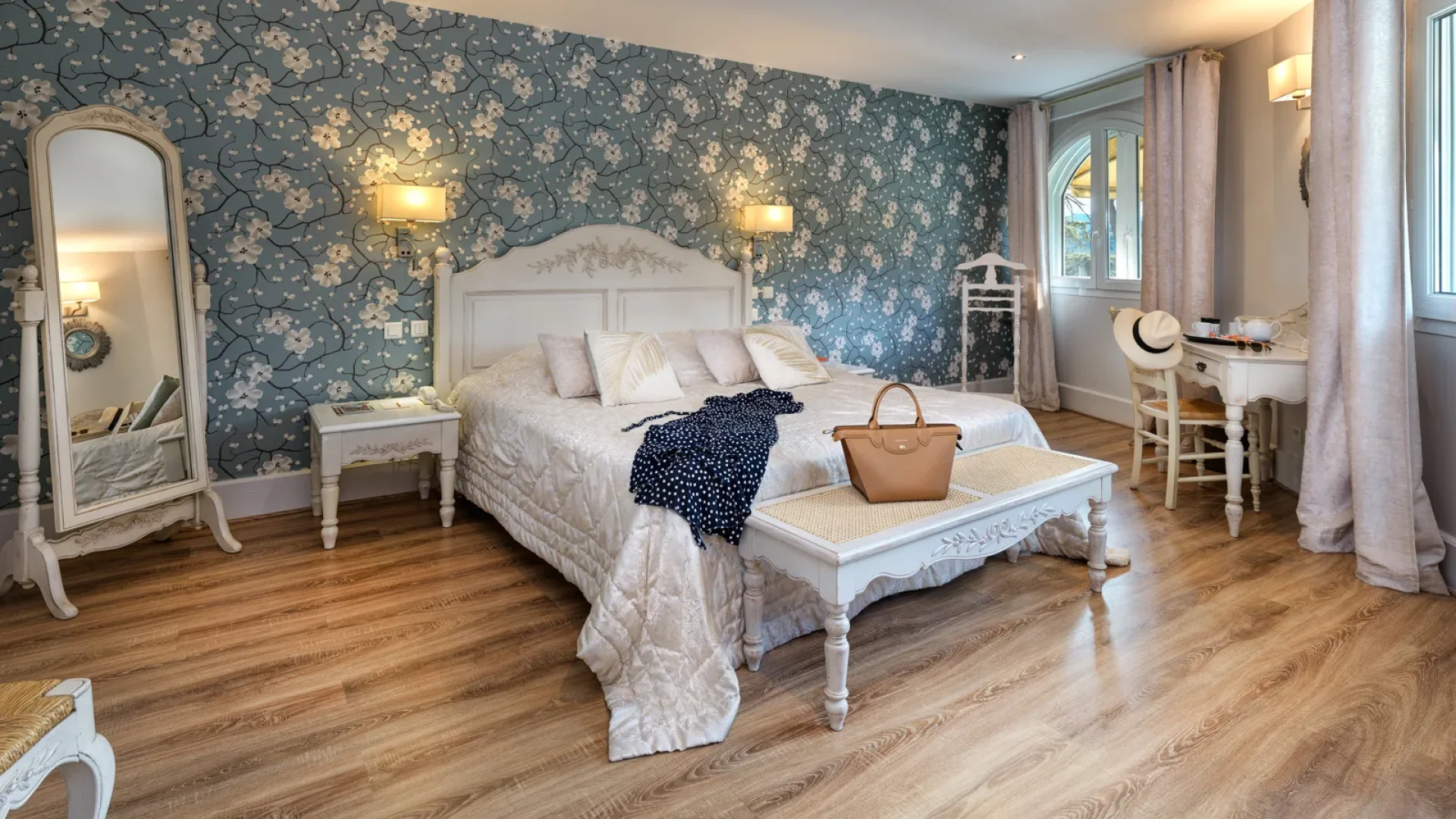 Chambre d'hôtel à l'"Auberge du lac" de Saint-Marcel-lès-Annonay