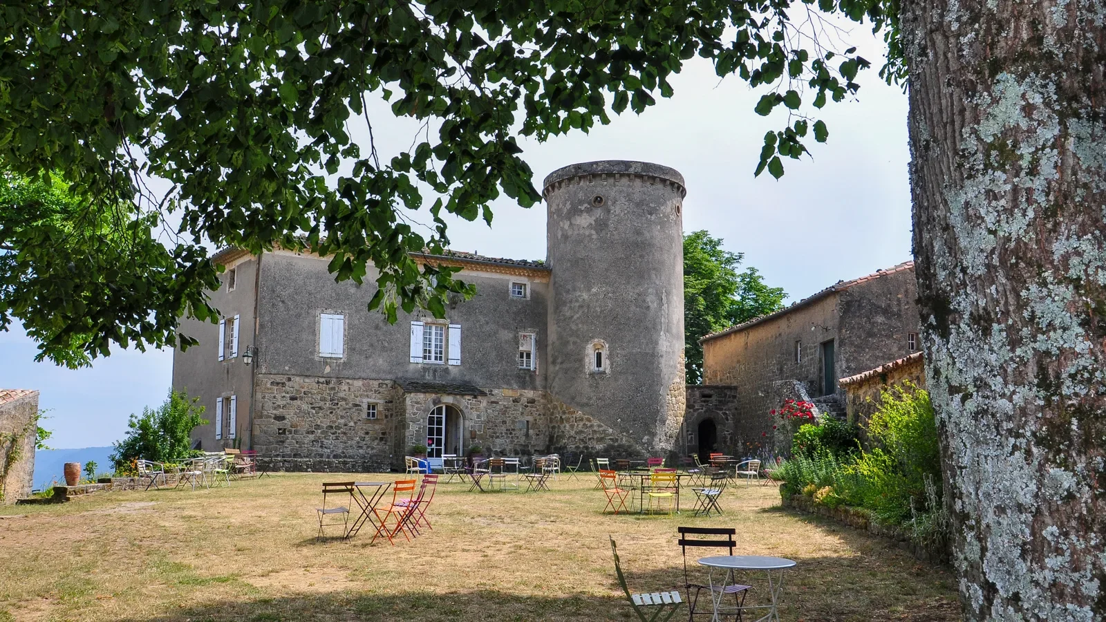 Hébergement au Château de Liviers en été