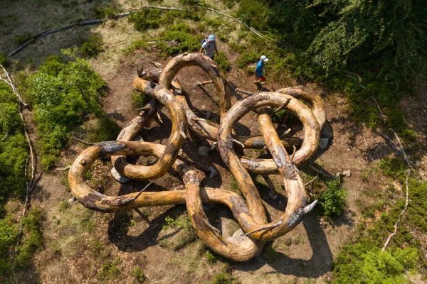 Famille à l'oeuvre de de la ligne de partage des eaux 