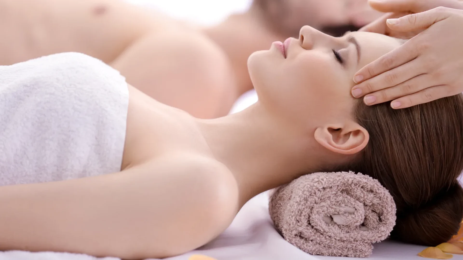 Femme profitant d'un massage