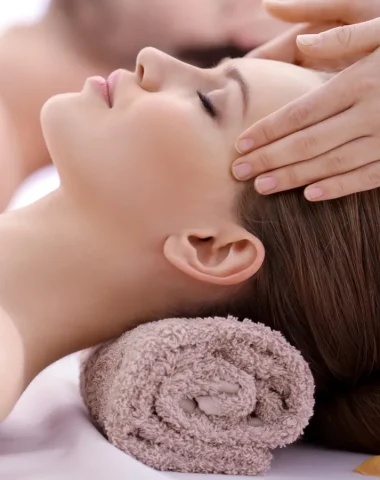 Femme profitant d'un massage