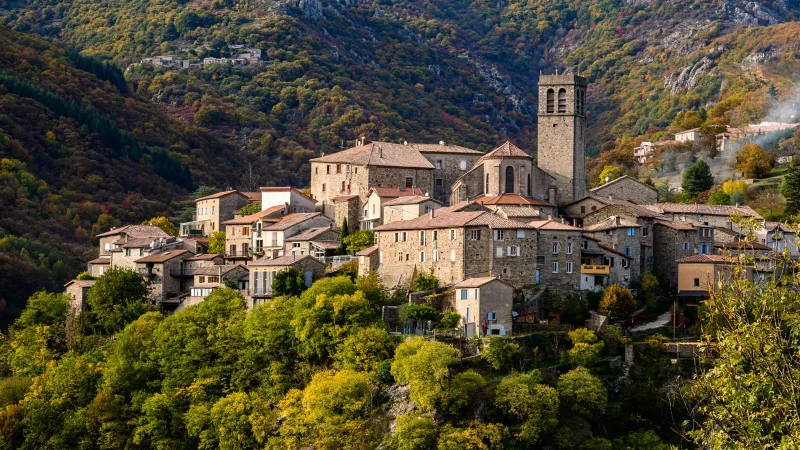 Village de caractère d'Antraigues-sur-Volane, en automne