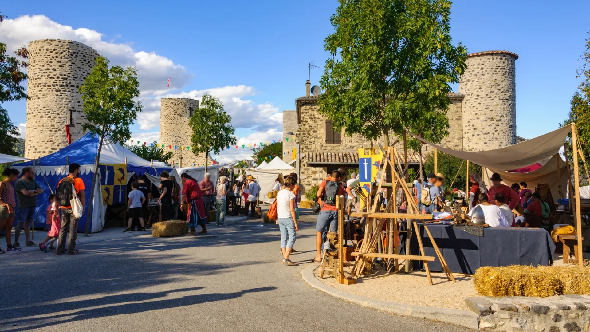 Medieval festival in the village with ouststanding character of Saint-Vincent-de-Barrès